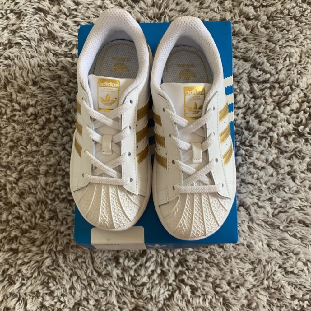 Little kids  10 Adidas superstar